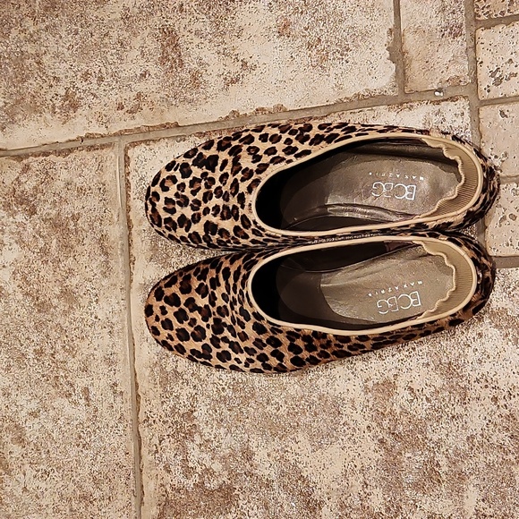 BCBGMaxAzria Animal print leather loafers size 7 - Picture 3 of 9